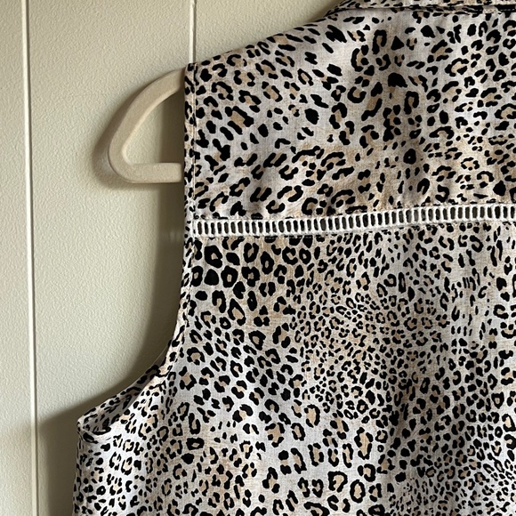 Chico's Black and White Animal Print Sleeveless Linen No Iron Blouse Sz 10 - Picture 12 of 12